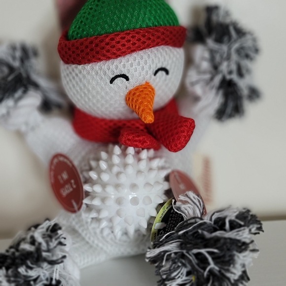 New Territory Snowman Dog Tug And Fetch Toy Sqeaker Ball Crinkle Gift Puppy - Picture 1 of 7